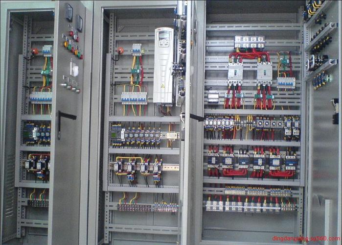 供应成套非标控制柜采用施耐德低压电器plc可编程软件
